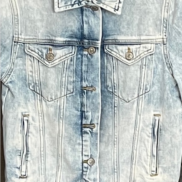 WOMEN’S “ACID WASH” JEAN JACKET (FOREVER 21) - SMALL - Picture 4 of 7